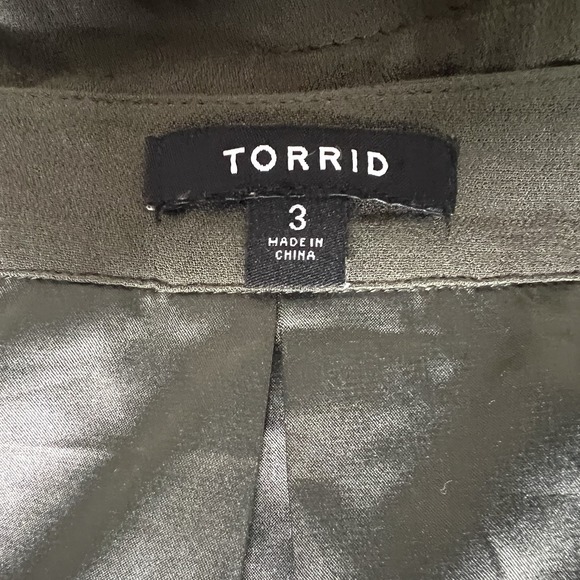 Torrid Womens Size 3 Army Green Pockets Lined Long Sleeve Plus Size Top Layer - Picture 6 of 11